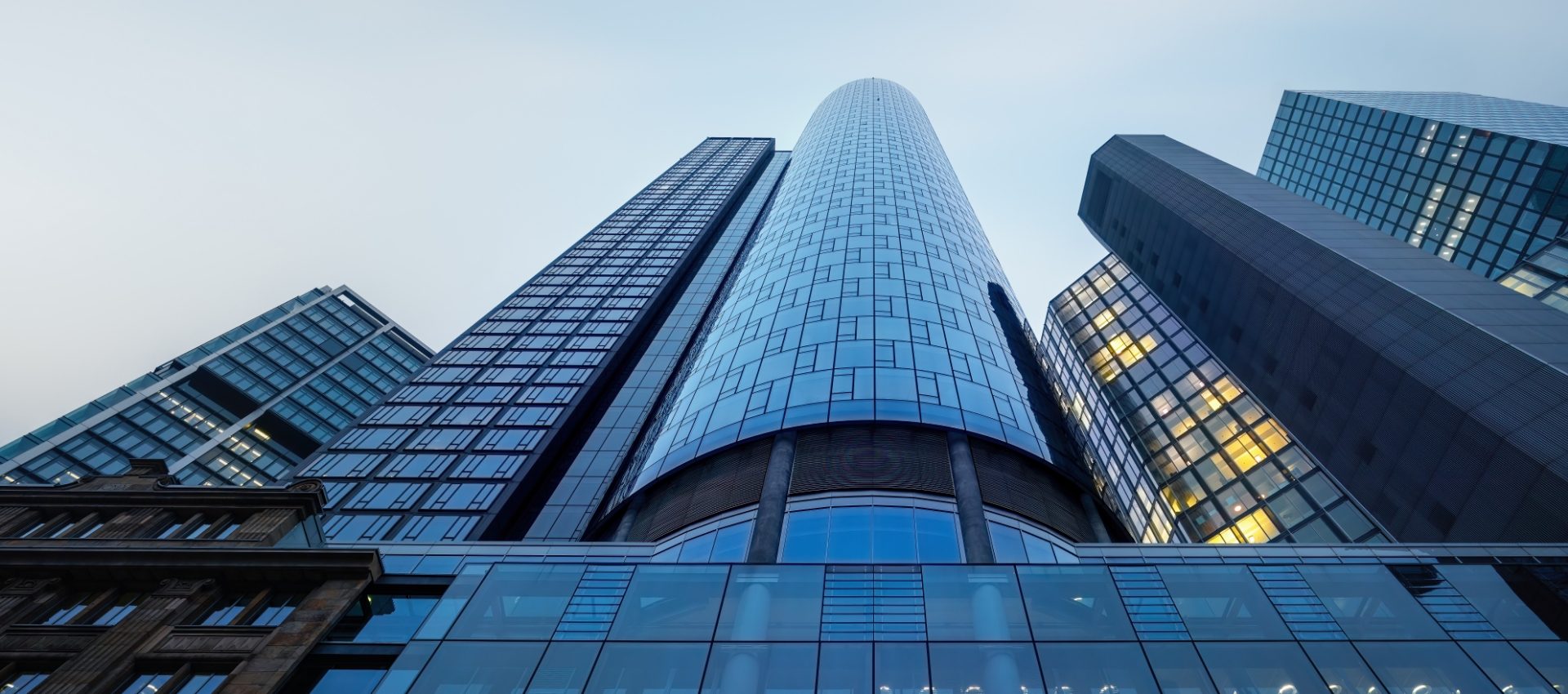 Architectural Aluminum Systems for U.S.
Commercial & Luxury Residential Construction